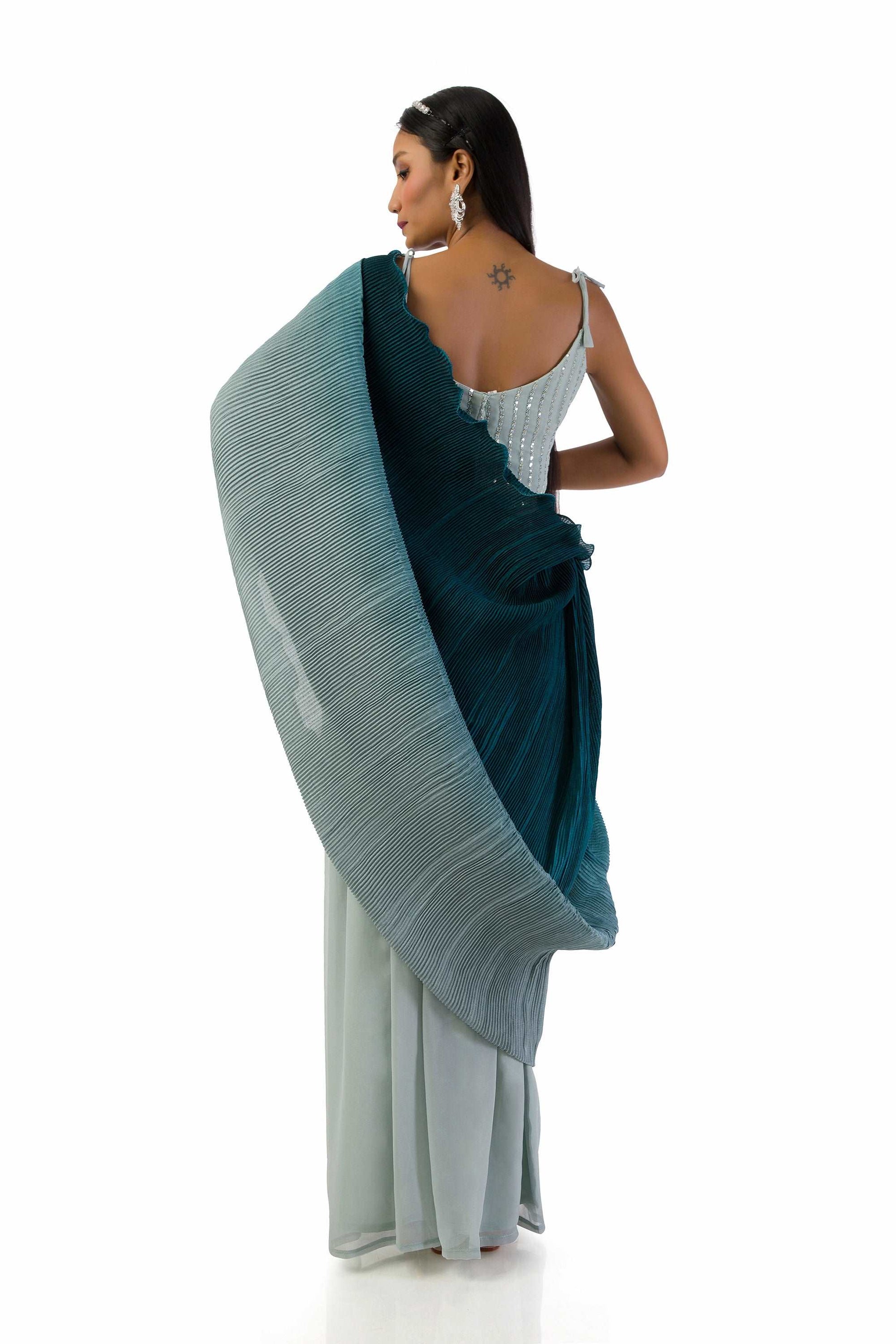 Ash Grey To Dark Blue Stitch Side Pleated Saree Set.